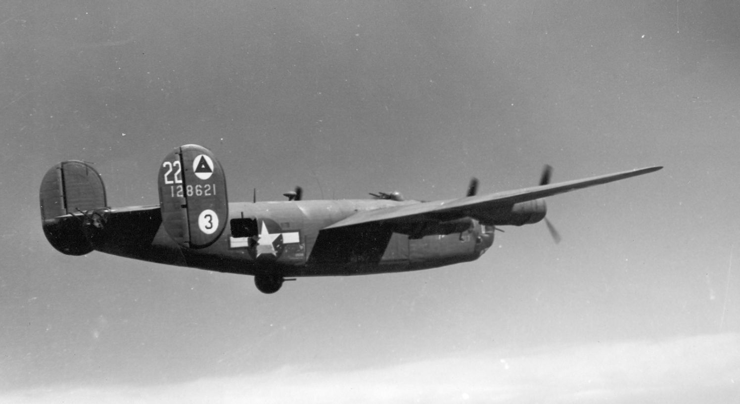Pg77Top-HarpersFerry-718thSquadron-449thBG-1944